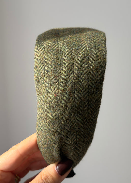 Bianca Tweed Headband – Natural Elegance in Olive Green