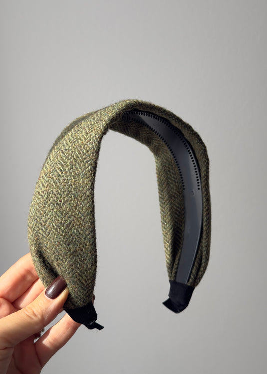 Bianca Tweed Headband – Natural Elegance in Olive Green