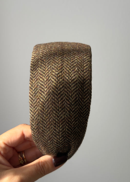 Benedetta Tweed Headband – Effortless Warmth in Classic Brown