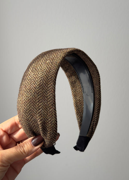 Benedetta Tweed Headband – Effortless Warmth in Classic Brown