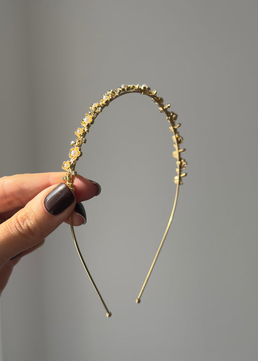 Carla Pearl Flower Headband – Golden Grace with a Touch of Light